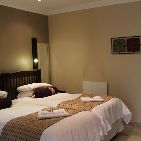3 Liebeloft Guest House อีเดนเวล ภายนอก รูปภาพ