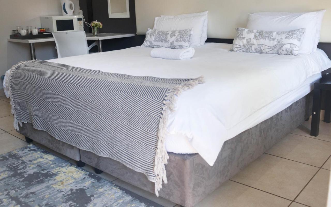 3 Liebeloft Guest House อีเดนเวล ภายนอก รูปภาพ