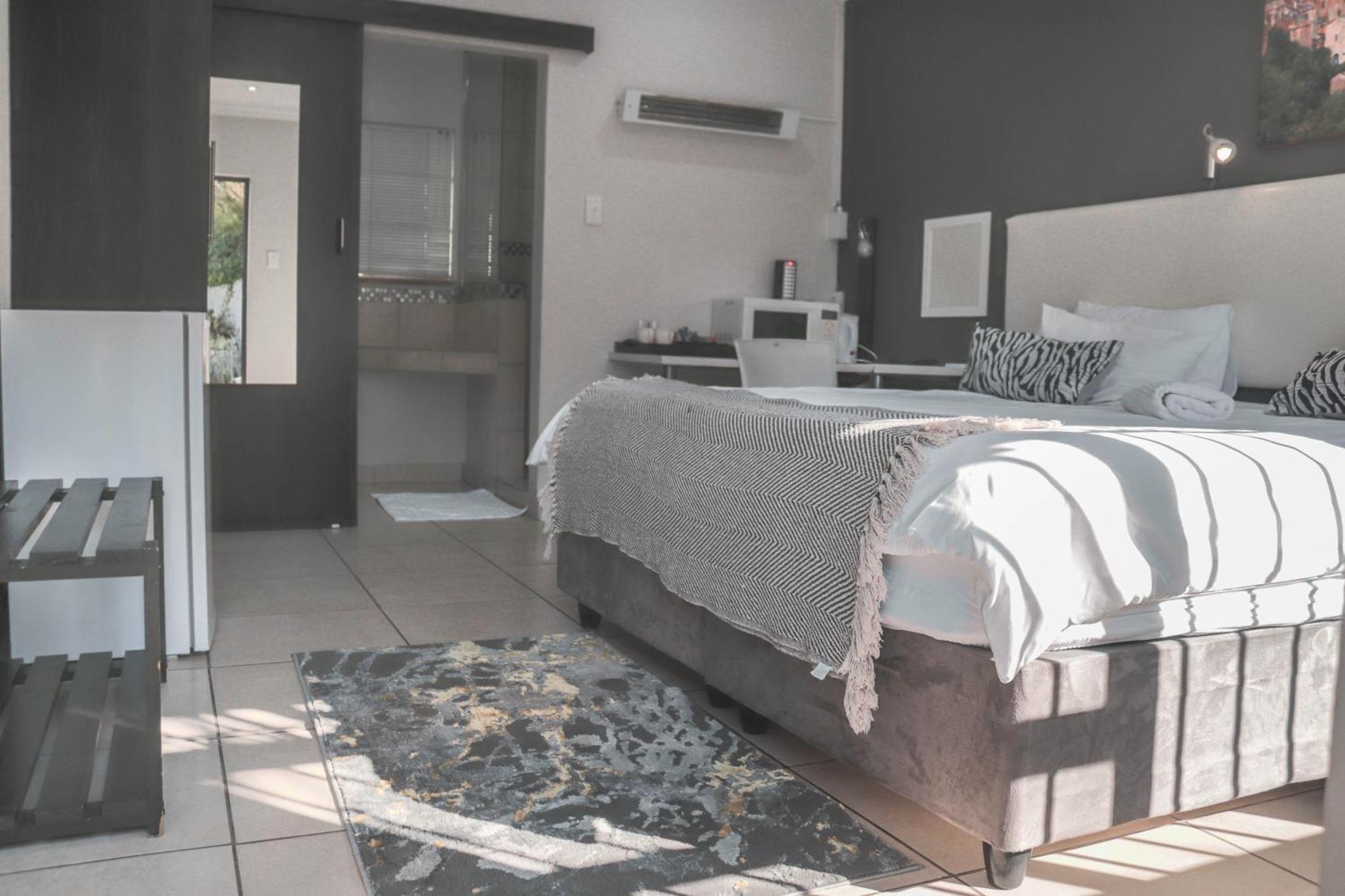 3 Liebeloft Guest House อีเดนเวล ภายนอก รูปภาพ