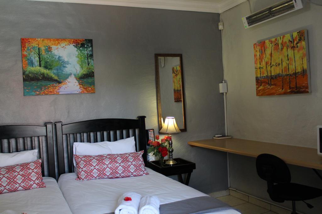 3 Liebeloft Guest House อีเดนเวล ภายนอก รูปภาพ