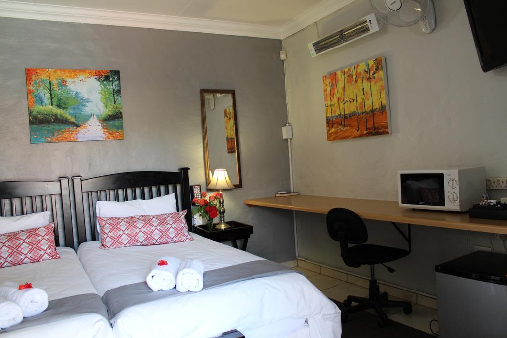 3 Liebeloft Guest House อีเดนเวล ภายนอก รูปภาพ