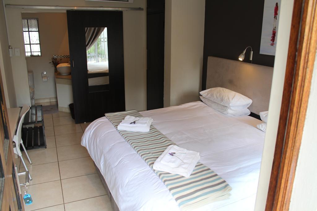 3 Liebeloft Guest House อีเดนเวล ภายนอก รูปภาพ
