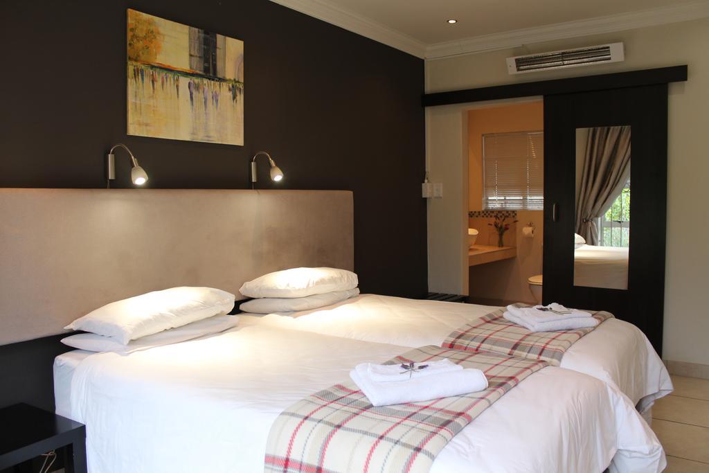 3 Liebeloft Guest House อีเดนเวล ภายนอก รูปภาพ