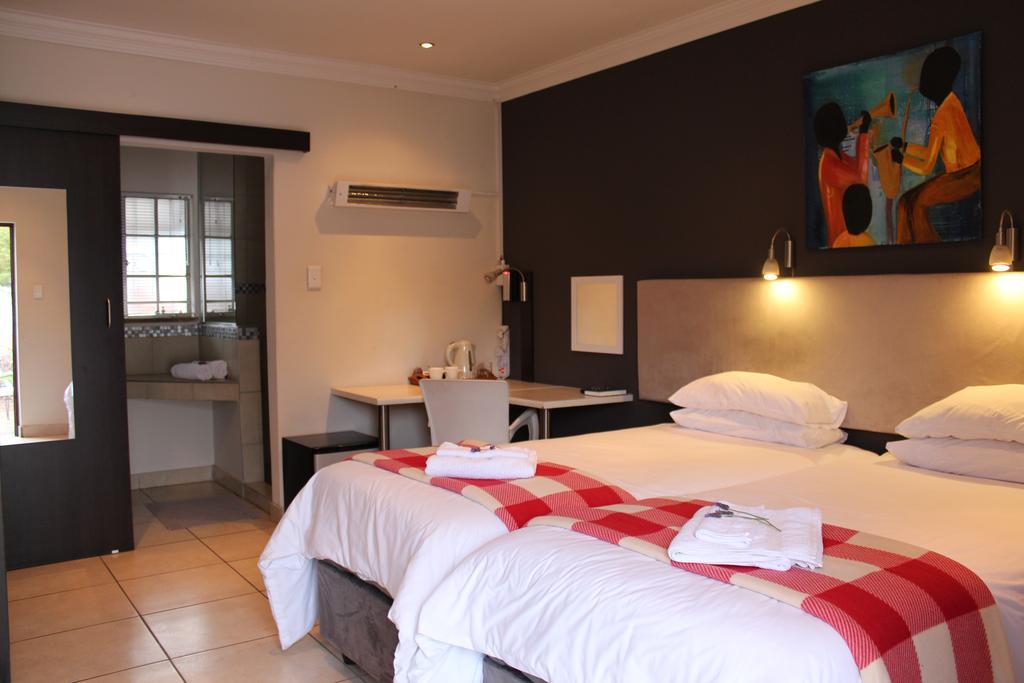 3 Liebeloft Guest House อีเดนเวล ภายนอก รูปภาพ