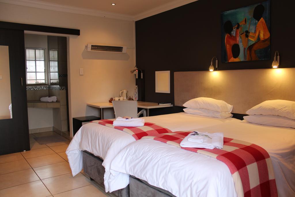 3 Liebeloft Guest House อีเดนเวล ภายนอก รูปภาพ
