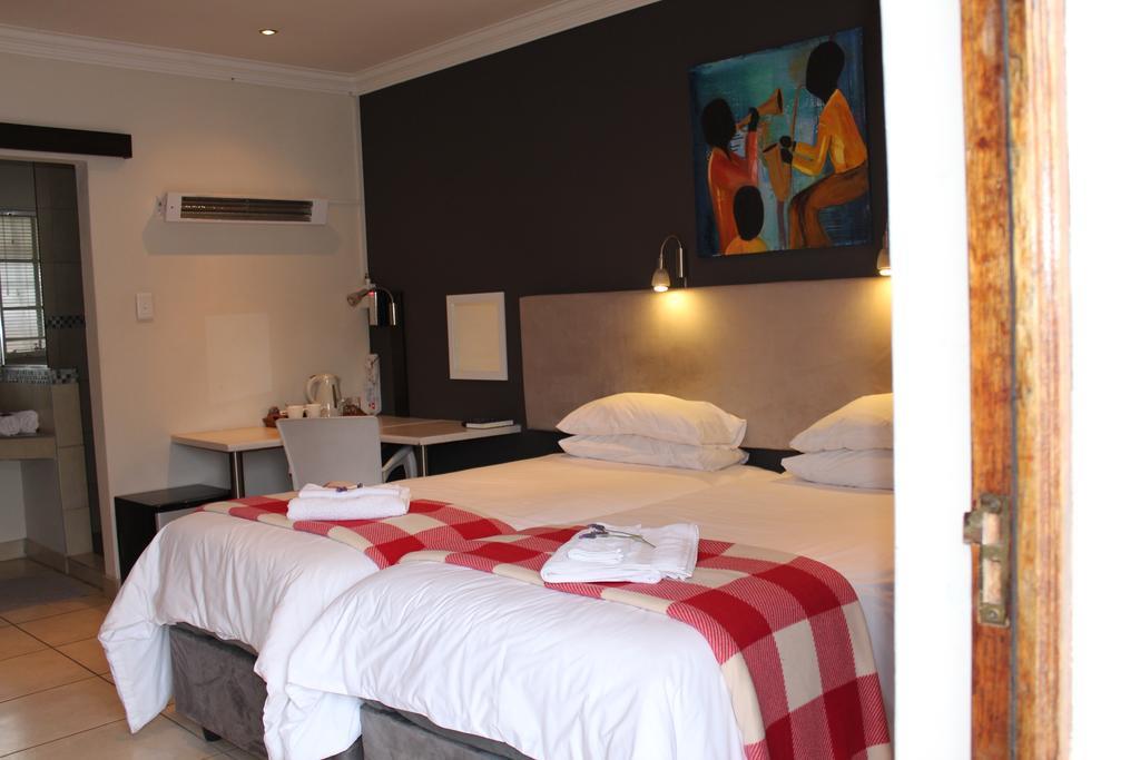 3 Liebeloft Guest House อีเดนเวล ภายนอก รูปภาพ